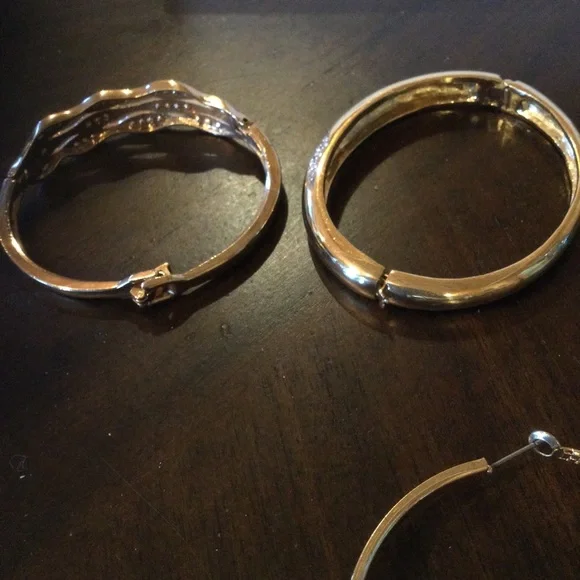 Bracelets & earrings - Picture 4 of 6